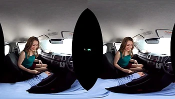 Sexo sudado y salvaje en coche con Gyaru y mamada