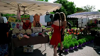 Anouk e Joyce num trio louco de milf com peitões