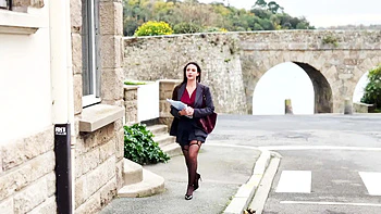 Француженка-милф Венус трахает с большими сиськами и тату