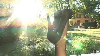 Tetas grandes, piernas sexy y pies en medias