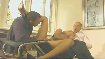 Baiser au bureau avec Regina Ice : pipe, levrette, cowgirl