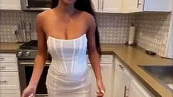 Толстушка-любительница ебется с минетом, догги и миссионеркой