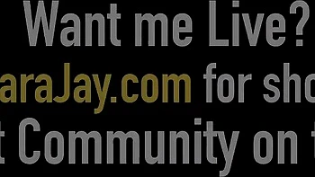 Sara Jay quente em cena lésbica com peitos grandes