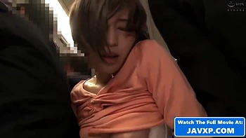 Азиатская тинейджерша жестко ебется в поезде