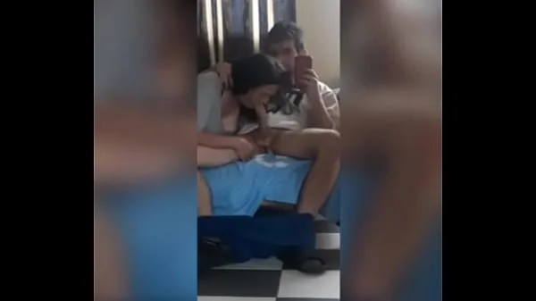 Mi Vecina le encanta jugar con mi Pene, Lo Pajea y Mama hasta no poder más