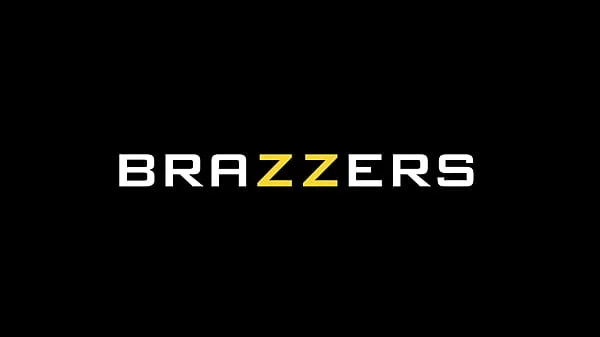 Big Tit Vic Chases Older Dick - SlimThick Vic / Brazzers  / stream full from www.brazzers.promo/tit