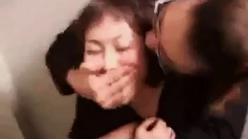 Bosse sa femme baisée : pipe, levrette, missionnaire