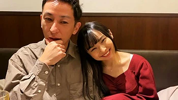 Японка-любительница сосёт и скачет наездницей