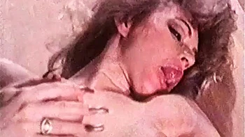 Mamada y perrito con la rubia Crissi Stevens