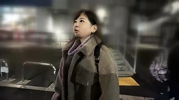 Amadora asiática chupando pau com vontade