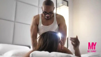 Grosse BBW au cul énorme baisée en levrette et cowgirl