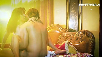 Asiatica chupando y follada a misionero