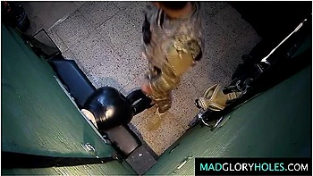 Geheime harte Orgie mit Armee-Bondage und Doggy-Style