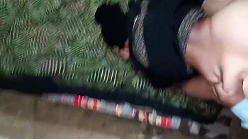 Hab meine behaarte Stiefschwester die ganze Nacht gefickt, um ihre Fotze zu beruhigen