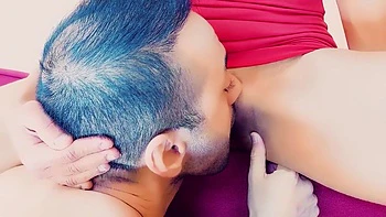 Wyld Yasmin fickt den Roboter nach der Masturbation