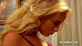 Lesbische Femdom Herrin mit großem Arsch