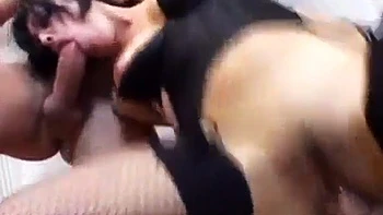 MILF morena tripla penetração: anal, boquete, cowgirl