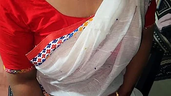 Бангладешская мачеха грубо ебется с большим членом сзади