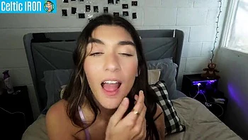 Zierliche Latina Aubry Babcock mit großen Titten beim harten Doggy und Blowjob