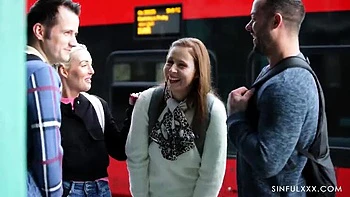 Encontro duplo selvagem: Lovita, Antonia, Sam & Adam fodem e chupam