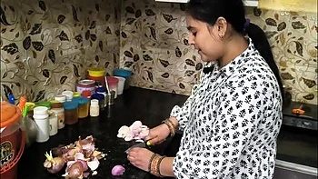 BBW Desi Milf Puja Bhabhi Gives Blowjob & Doggy Fuck at Home