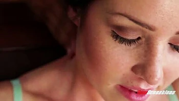 Лола Фокс трахнута миссионерской позой с лицом в сперме