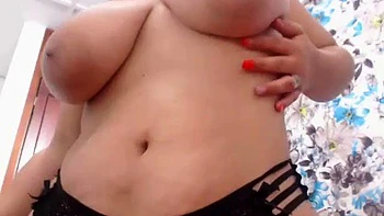 Morbosa gorda se masturba tetas y culo enormes