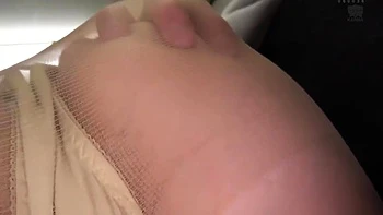 Японская девушка в чулках и колготках получает жесткий трах в офисе