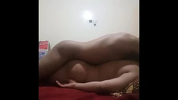 Esposa árabe lambe a buceta do marido até o orgasmo em close