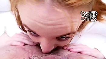 Adolescente pelirroja follada con viejo en motel con creampie dentro