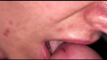 Leo15398 mamada profunda con cremoso semen en la boca primer plano