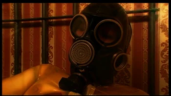 Latexkleid-Fetisch: Masturbation mit Gasmasken-Dildo