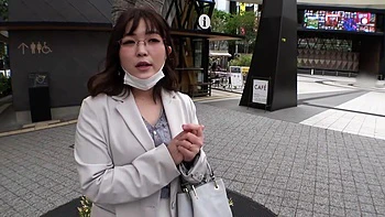 Madura japonesa jodiendo por el culo