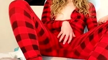 Soapyfate se branle en bas assise sur une chaise