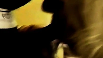 Blondes Schlampenmädchen im BBC-Gangbang