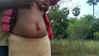 Etudiante indienne Laxi Ammu baisée dur en extérieur