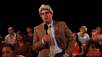 MILF chupa e monta com peitos grandes no doggy