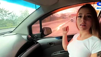 Bitch bi mexicaine baise le mec de son pote en public