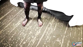 Unwiderstehliche Hailey fickt mit Dildo