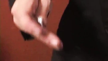 Rubia con coño rasurado en trío con doble penetración y culo a boca