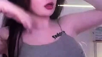 Babymaddyxo Shemale masturbiert und spritzt nah