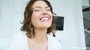 Madrasta safada Krissy Lynn fodida com pau enorme