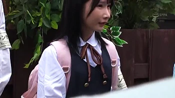 Cocu excité regarde sa meuf se faire baiser fort