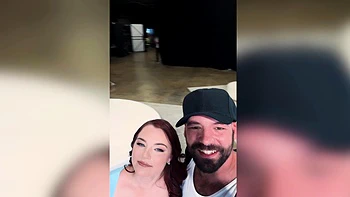 Пышная рыжая жена ебется жестко с большим черным членом