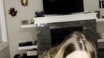 Amadora dando boquete e sendo foda no doggy