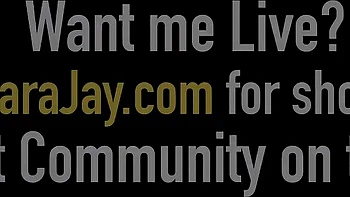 Сара Джей трахается в офисе с дилдо и большими сиськами