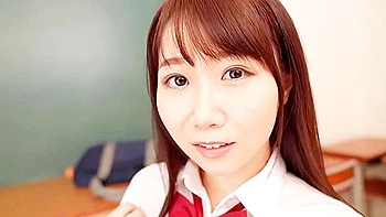 Ema Ichikawa y su polla japonesa oculta en uniforme