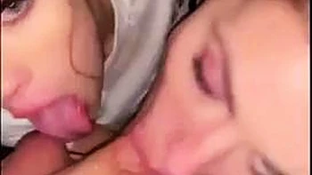 Amateur Megan bläst solo mit feuchtem Blowjob