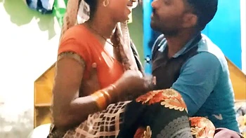 Beau-frère et belle-sœur indiens baisent la Bhabhi