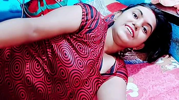 Chica desi del pueblo folla su apretada pussy por primera vez